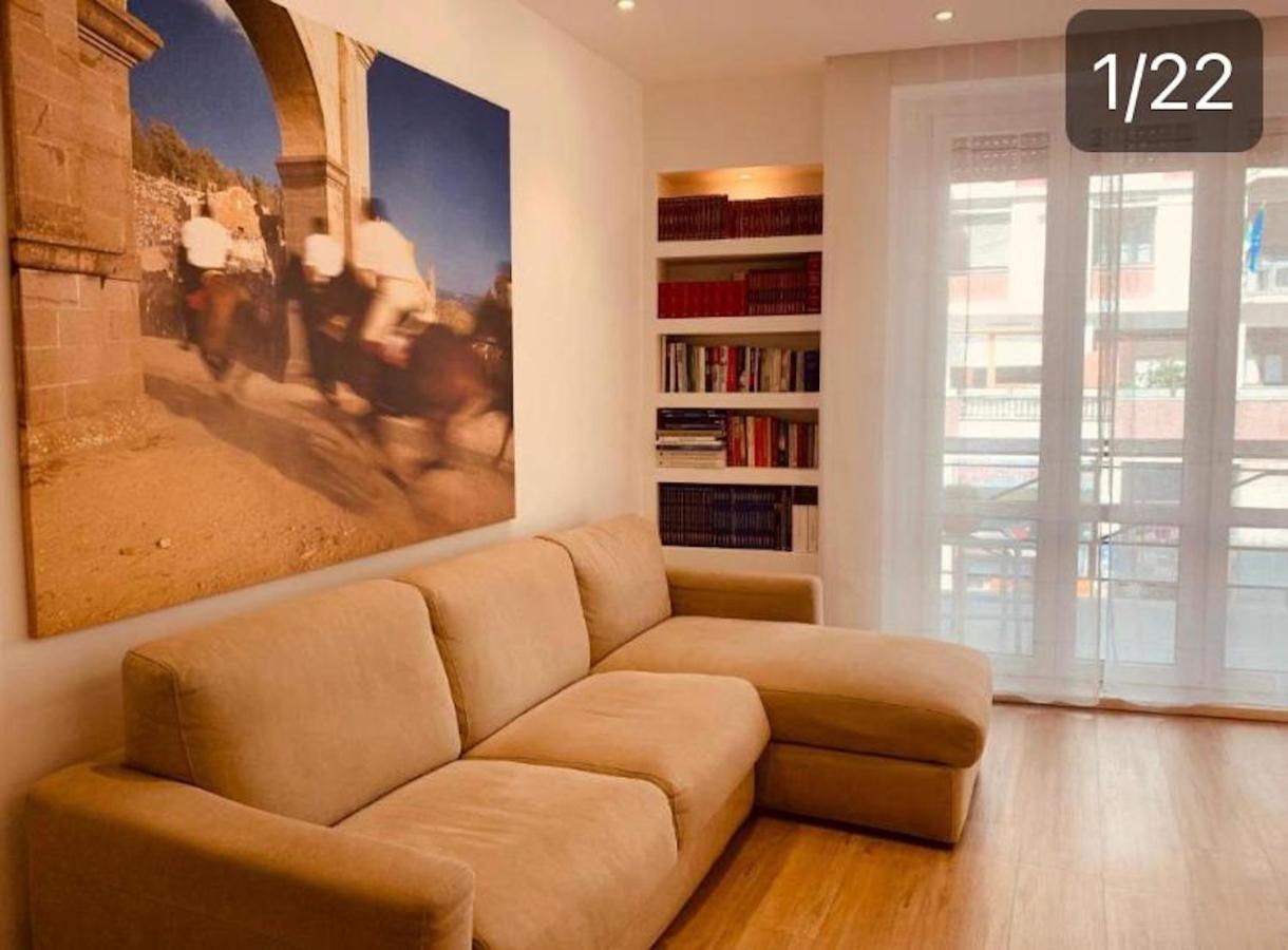 הוילה Spacious House In The Heart Of Cagliari With Terrace מראה חיצוני תמונה